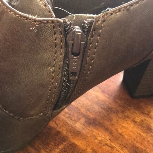 Clark’s shoes - Picture 7 of 8